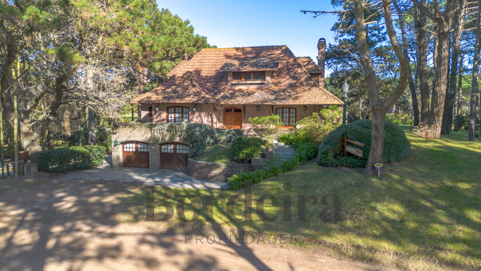 Venta casa pinamar mas dos lotes linderos Golf