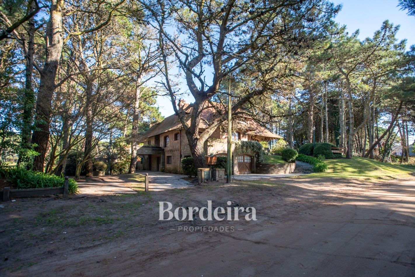 Venta casa pinamar mas dos lotes linderos Golf