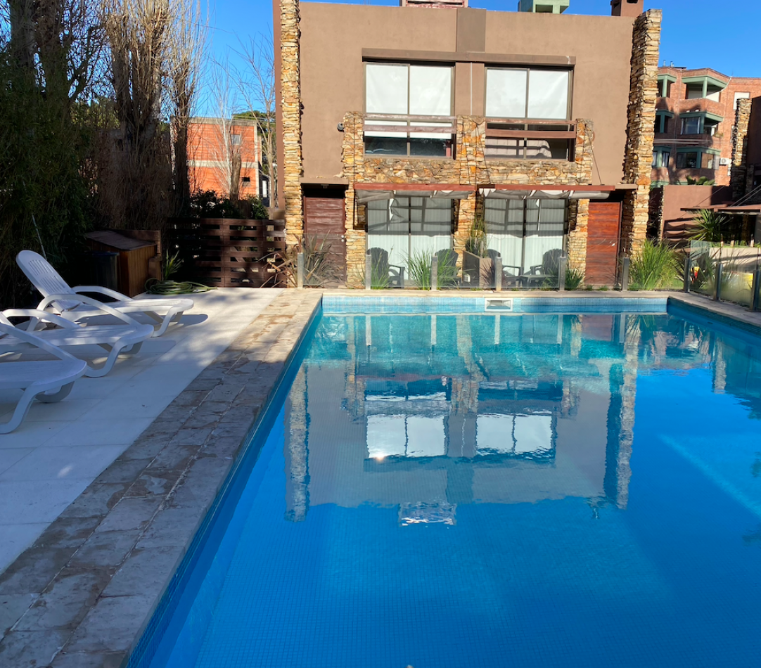 Alquiler temporal triplex con pileta Pinamar Chico
