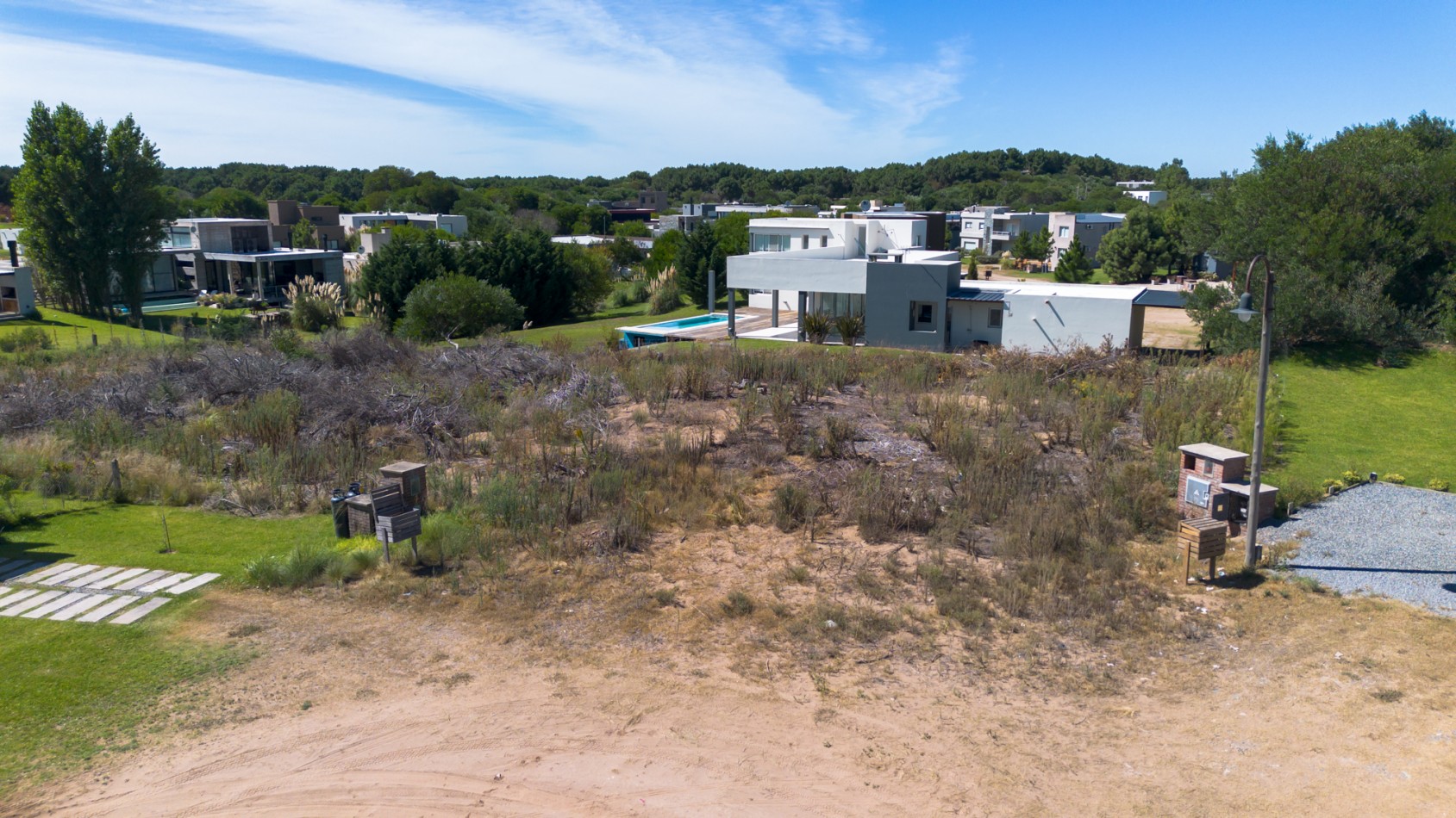 LOTE EN VENTA EN COSTA ESMERALDA - 1500 M² EN CUL-DE-SAC, LISTO PARA CONSTRUIR