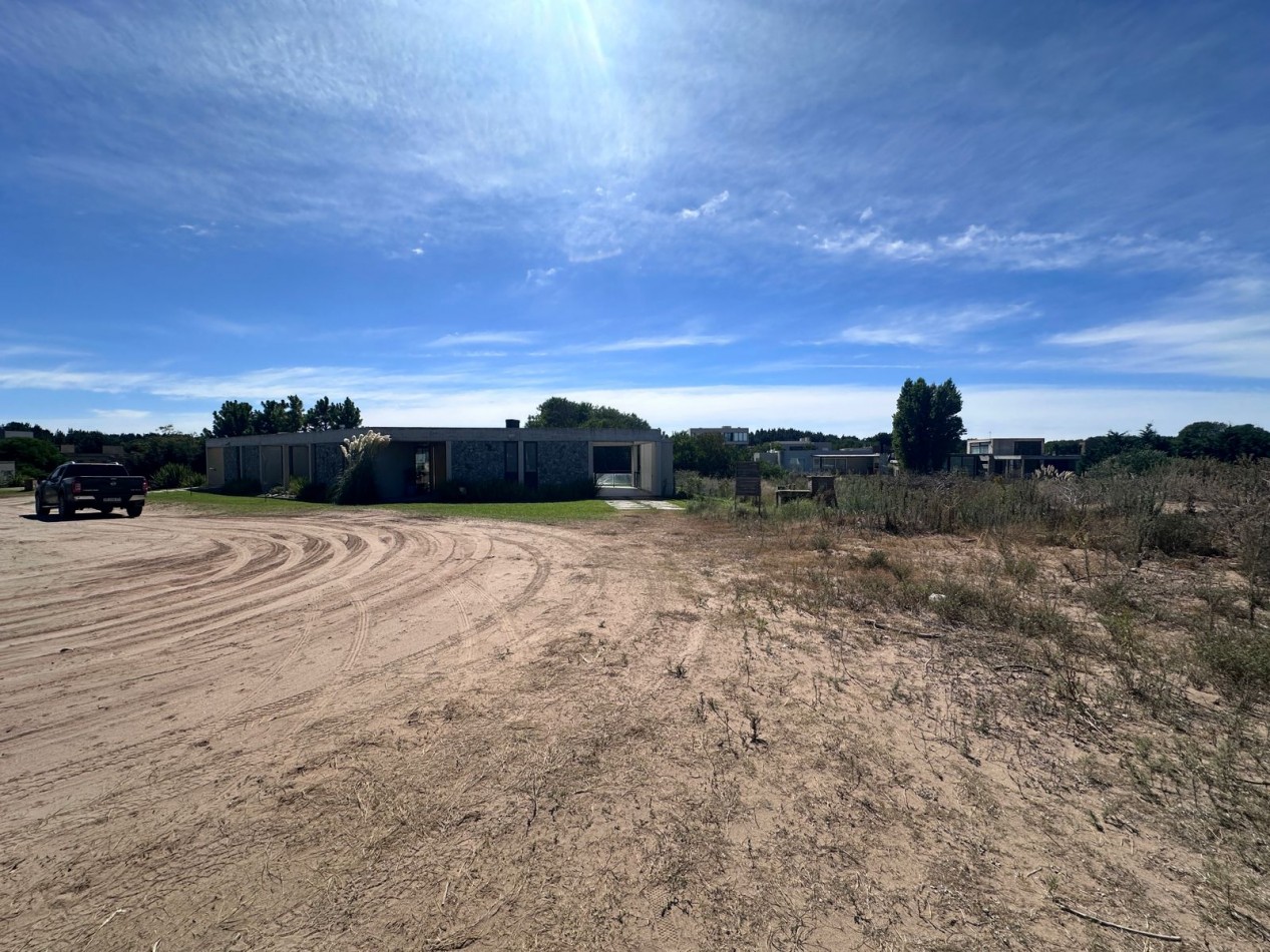 LOTE EN VENTA EN COSTA ESMERALDA - 1500 M² EN CUL-DE-SAC, LISTO PARA CONSTRUIR