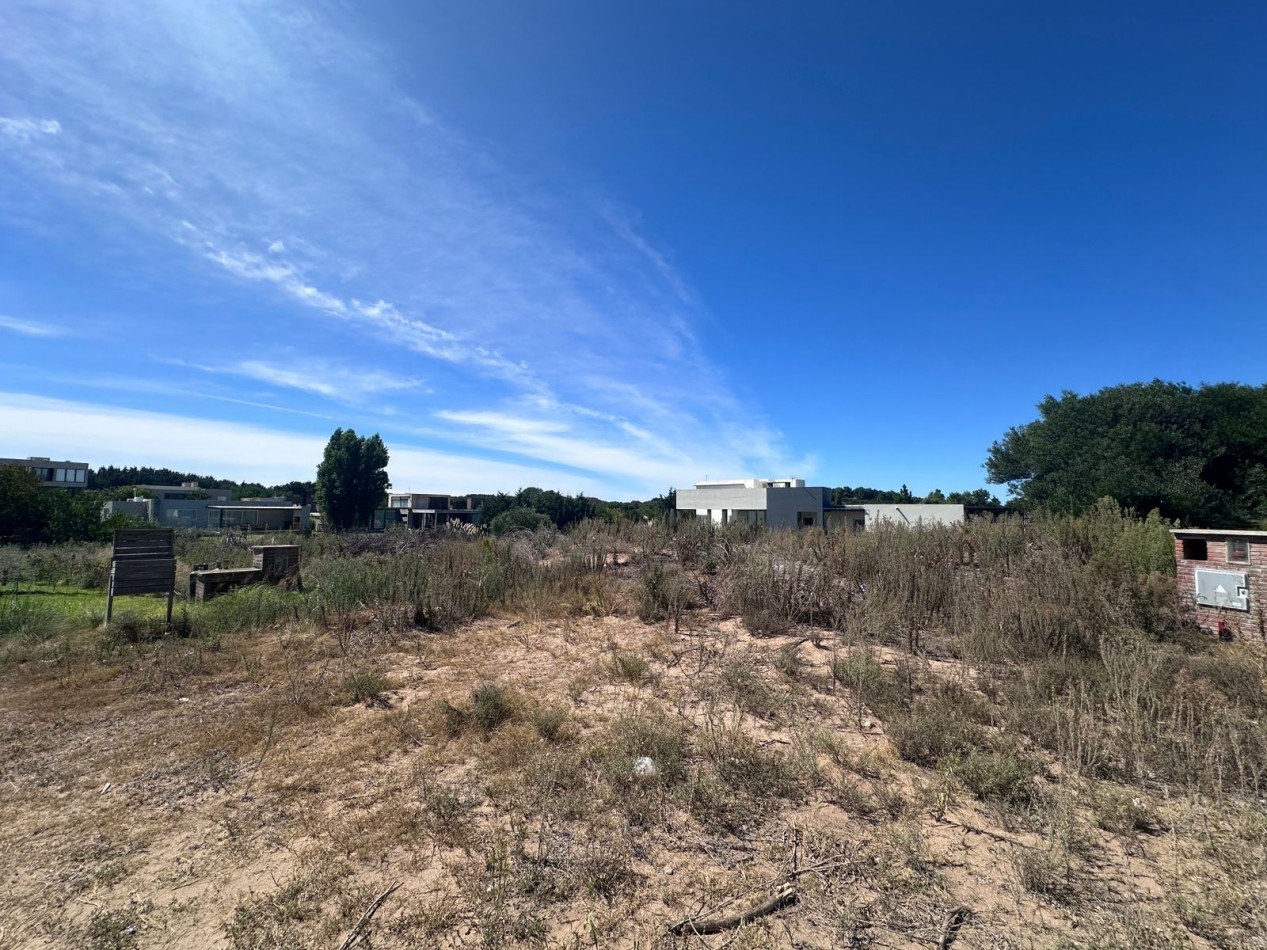 LOTE EN VENTA EN COSTA ESMERALDA - 1500 M² EN CUL-DE-SAC, LISTO PARA CONSTRUIR