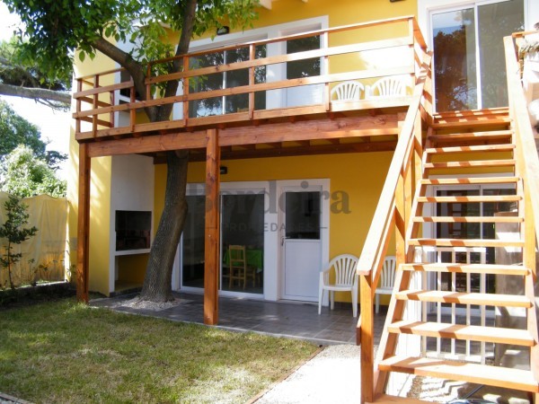 Venta Villa Gesell Departamentos Complejo de 6 unidades cerca del mar