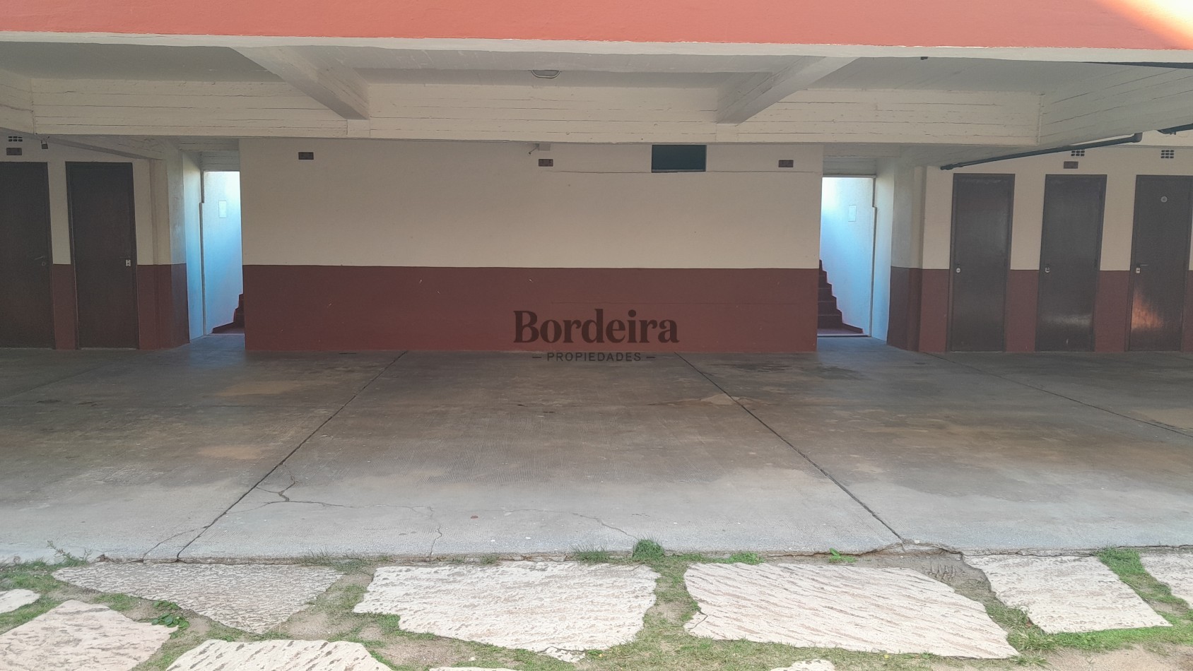 Venta Departamento Villa Gesell con cochera y baulera