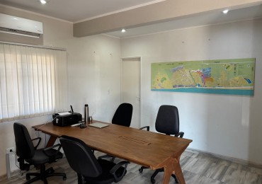 Excelente Oficina / Estudio Profesional en 2 Plantas - Listo para ingresar